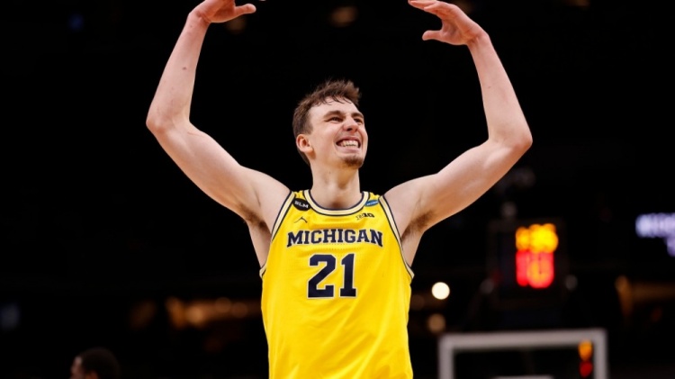 斯基拉：皇马和莫德里奇准备续约至2026年.